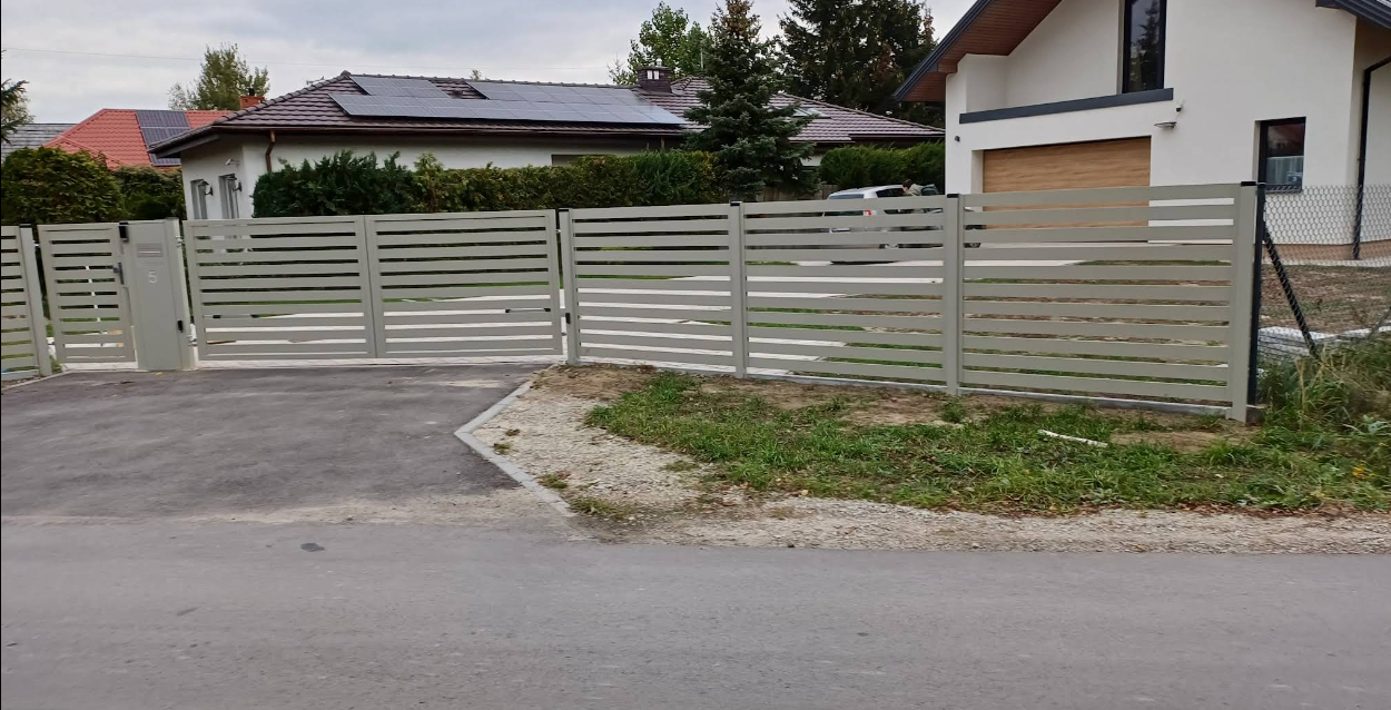 Słupek MULTIBOX 170x50cm ogrodzeniowy malowany