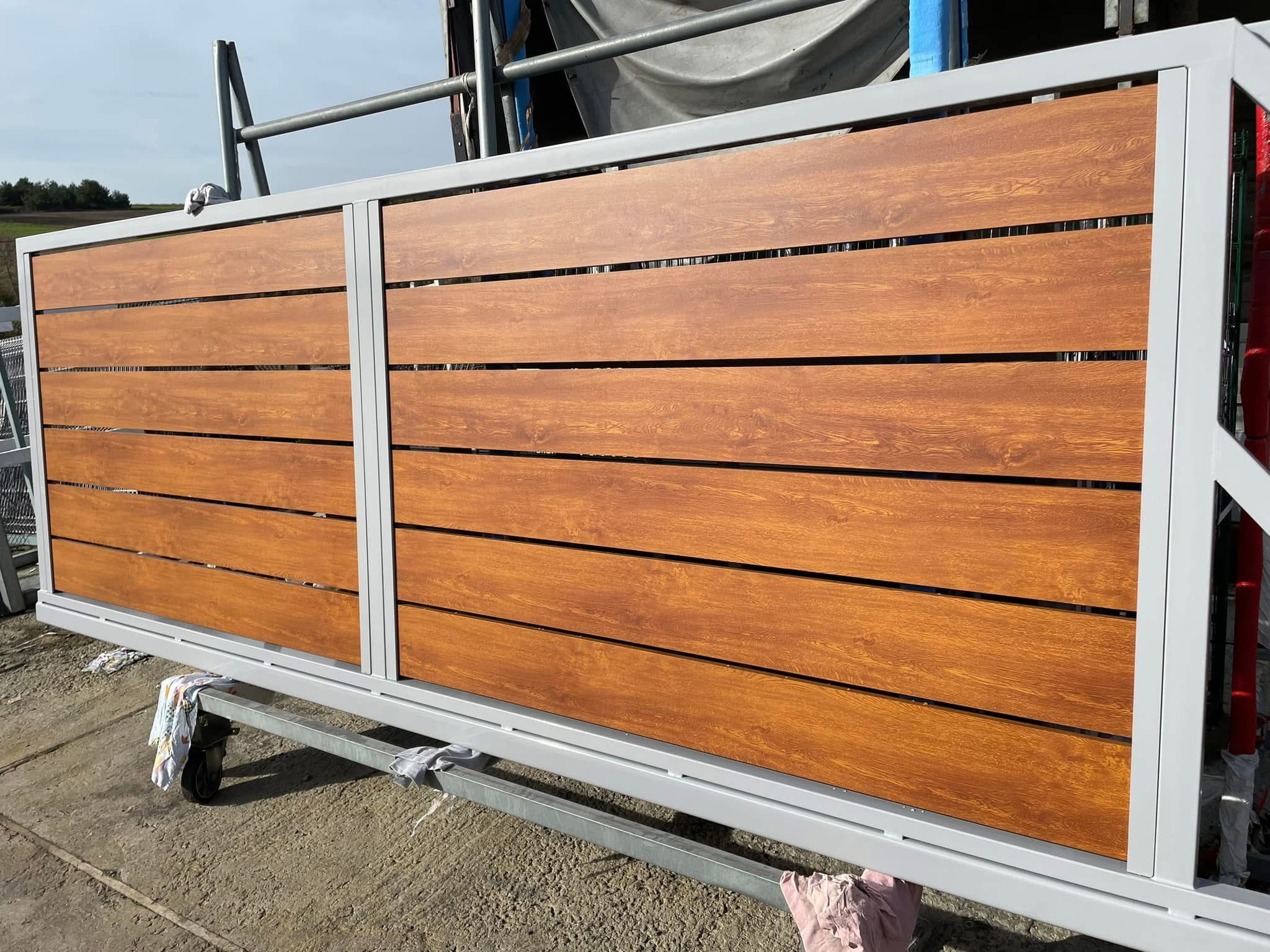 Brama przesuwna 150x400cm aluminiowa profil drewnopodobny