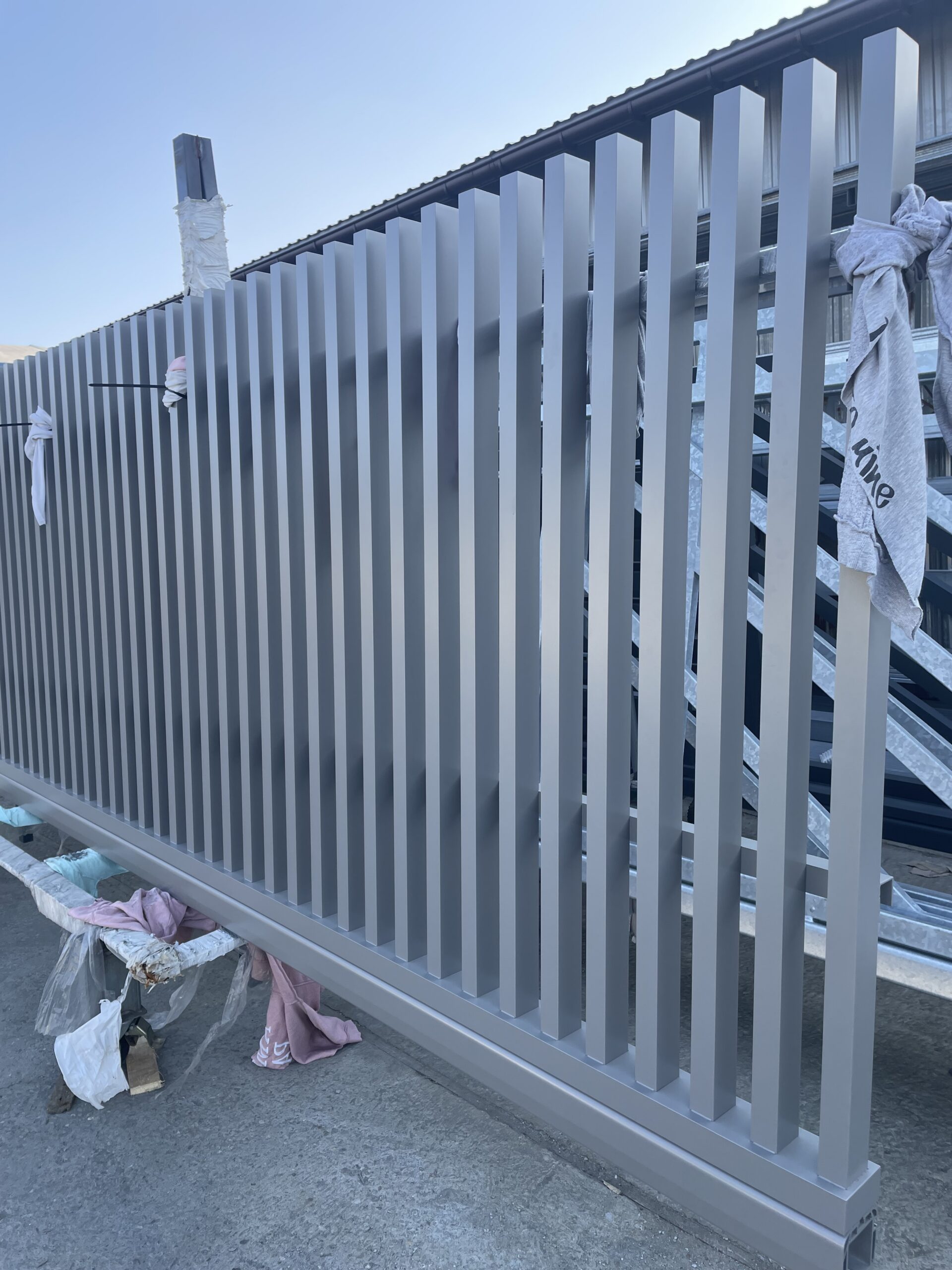 Brama przesuwna aluminiowa grzebieniowa 150x400cm