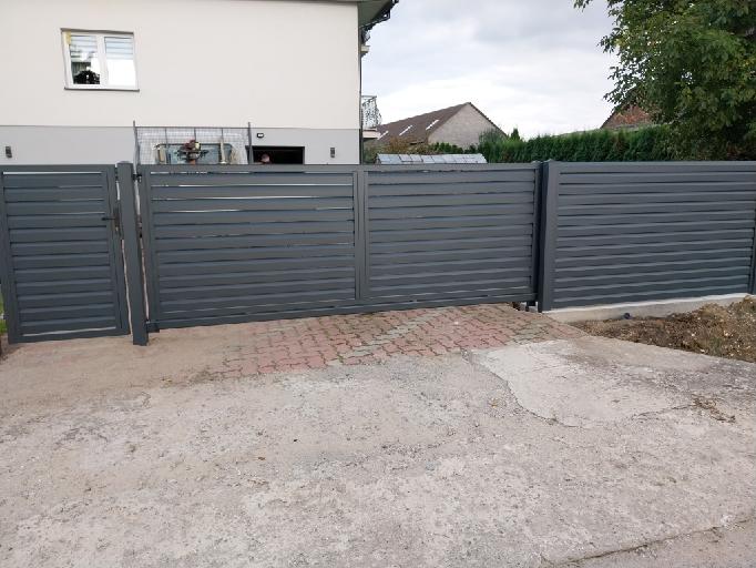 Brama przesuwna aluminiowa 150x500cm profil drewnopodobny