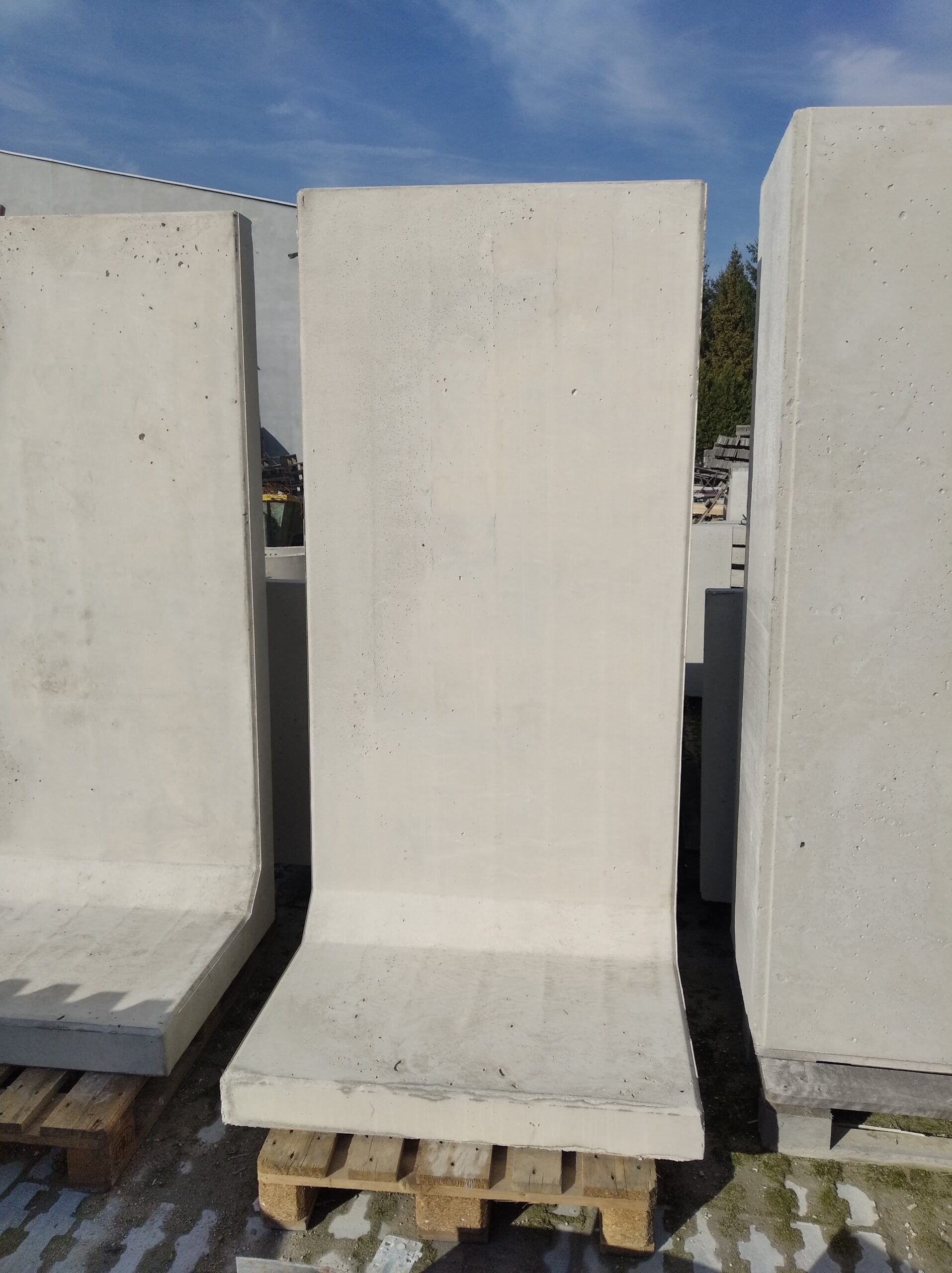 Murek ogrodzeniowy 205x100x12cm typu L oporowy