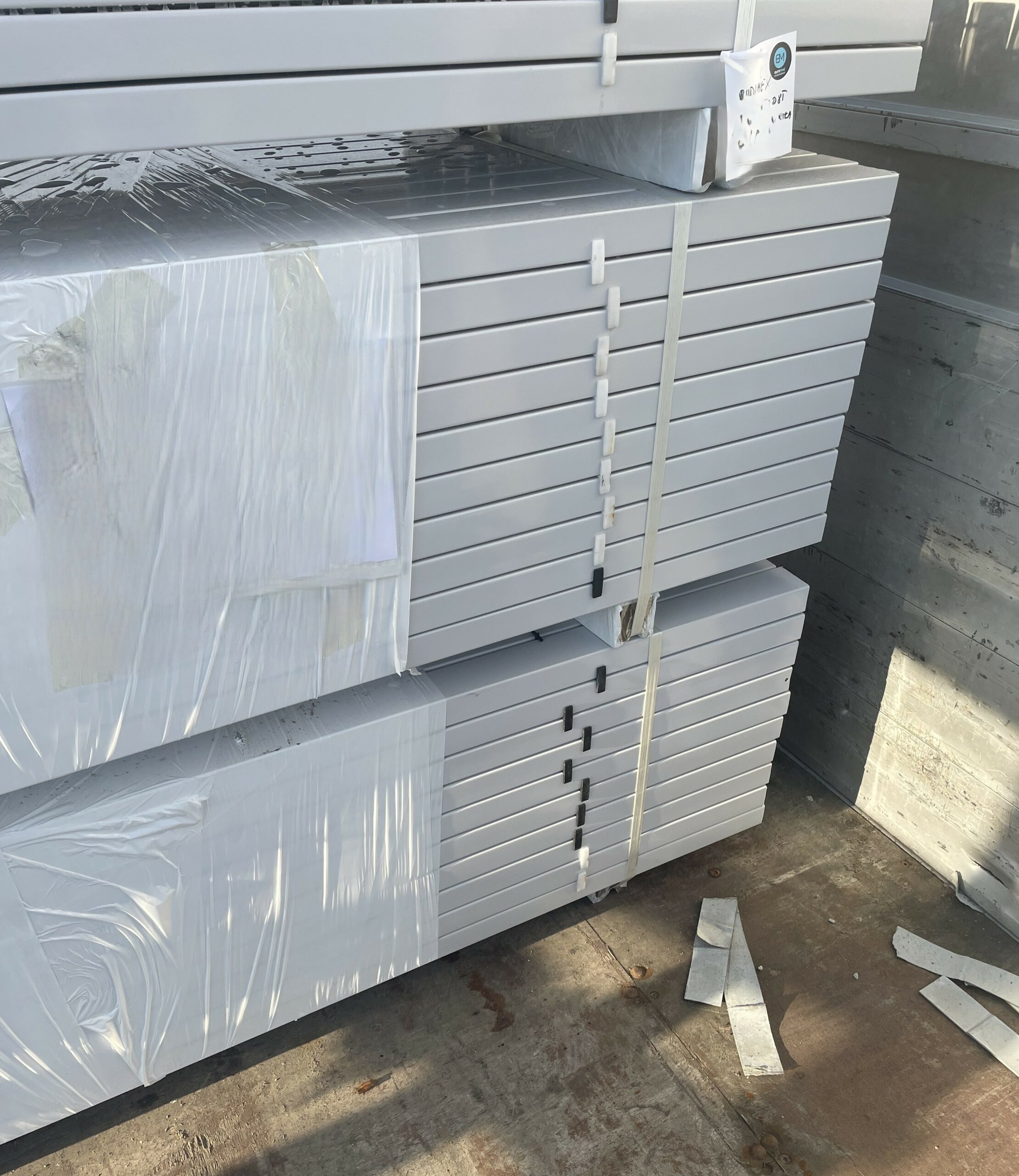 Słupek ogrodzeniowy 40x60x1,5mm 200cm Ral 7047 Słupek ogrodzeniowy 40x60x1,5mm 200cm Ral 7047