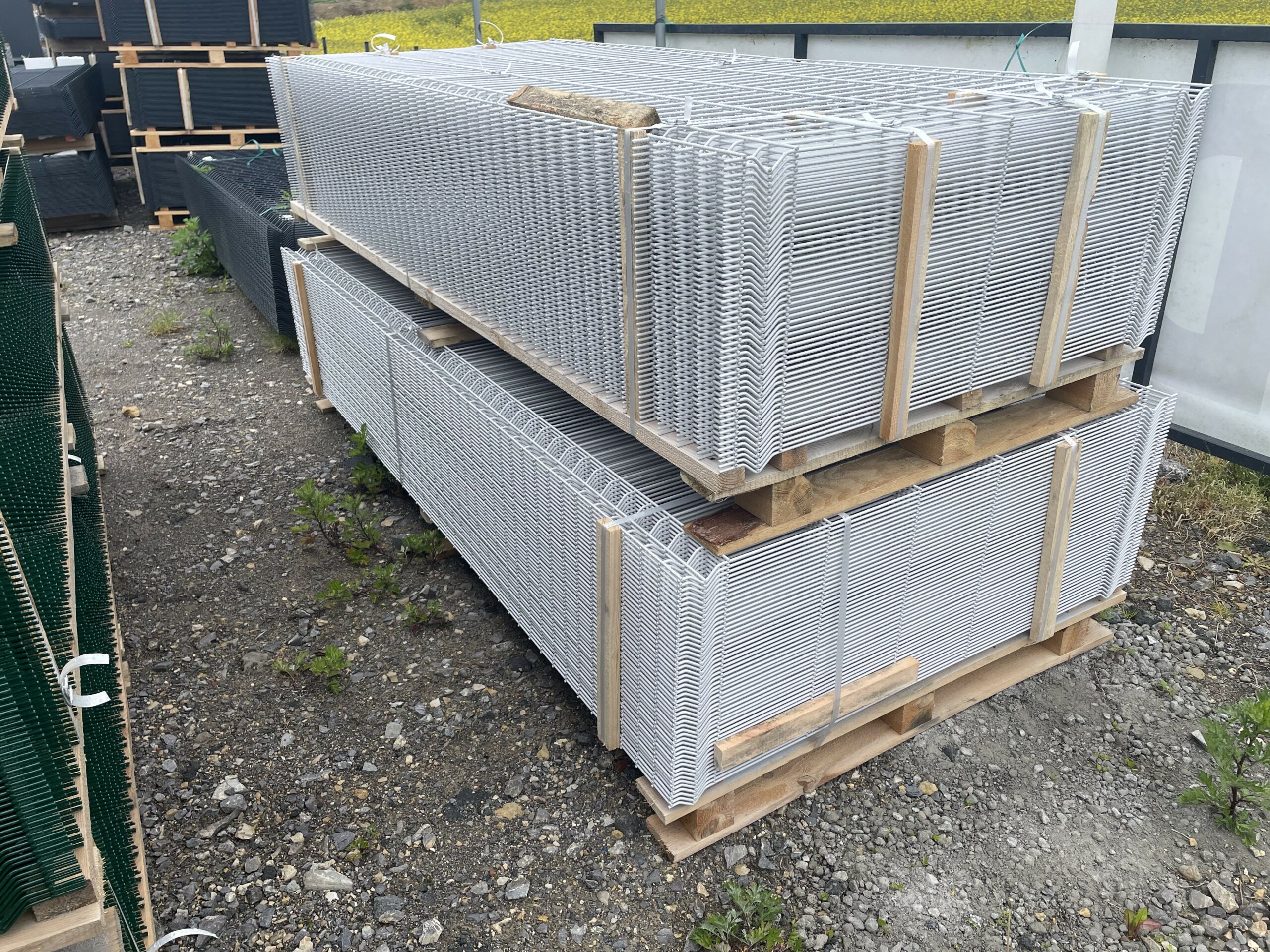 Słupek ogrodzeniowy 40x60x1,5mm 200cm Ral 7047