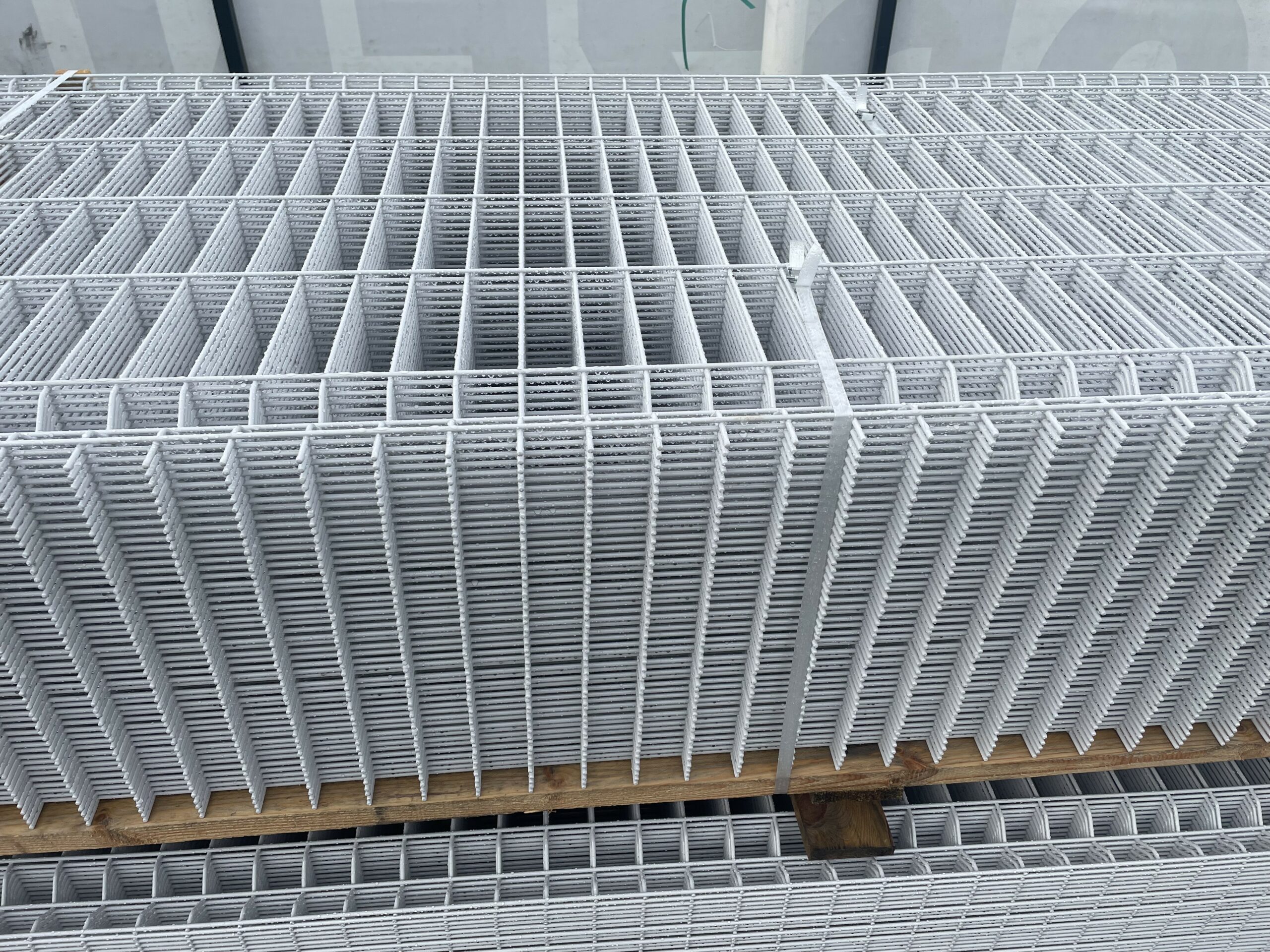 Słupek ogrodzeniowy 40x60x2mm 200cm Ral 7047