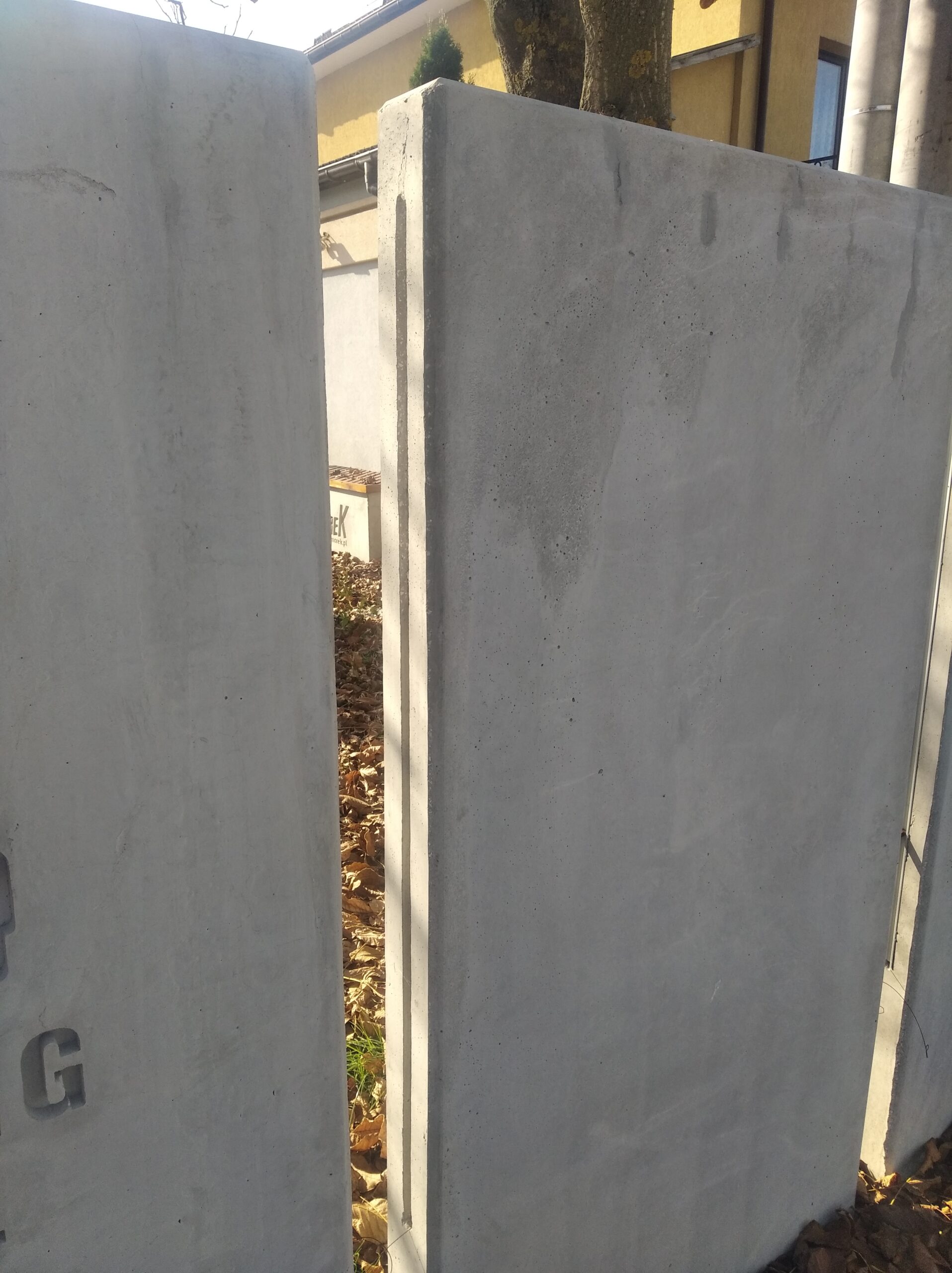 Murek ogrodzeniowy 205x100x12cm typu L oporowy