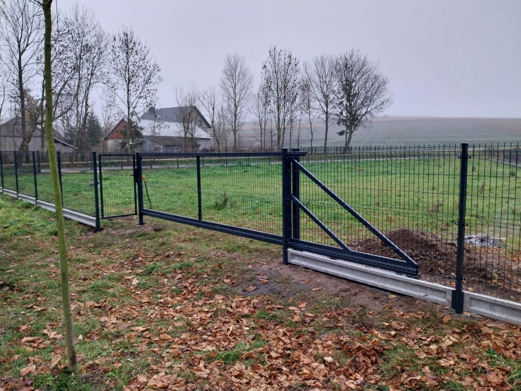 Podmurówka betonowa 20x246x5cm tłoczona ogrodzeniowa