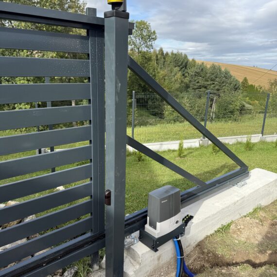 Słupek ogrodzeniowy 100x100x3mm 260cm ocynk malowany