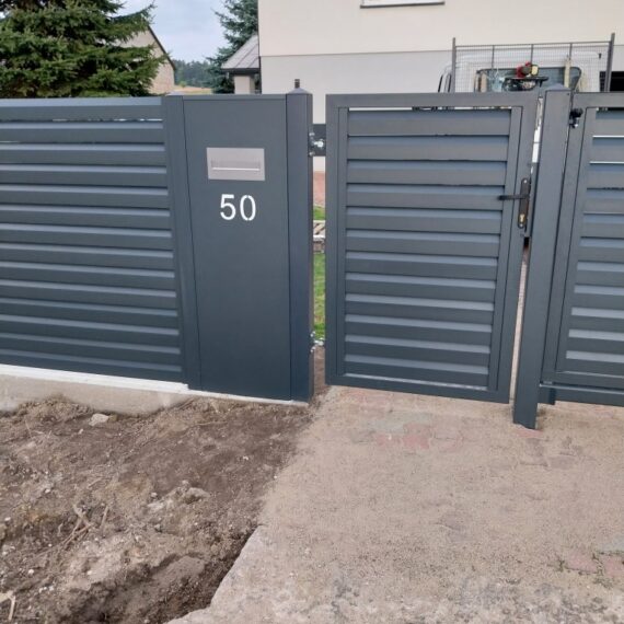 Słupek ogrodzeniowy 60x60x1,5 260cm ocynk malowany