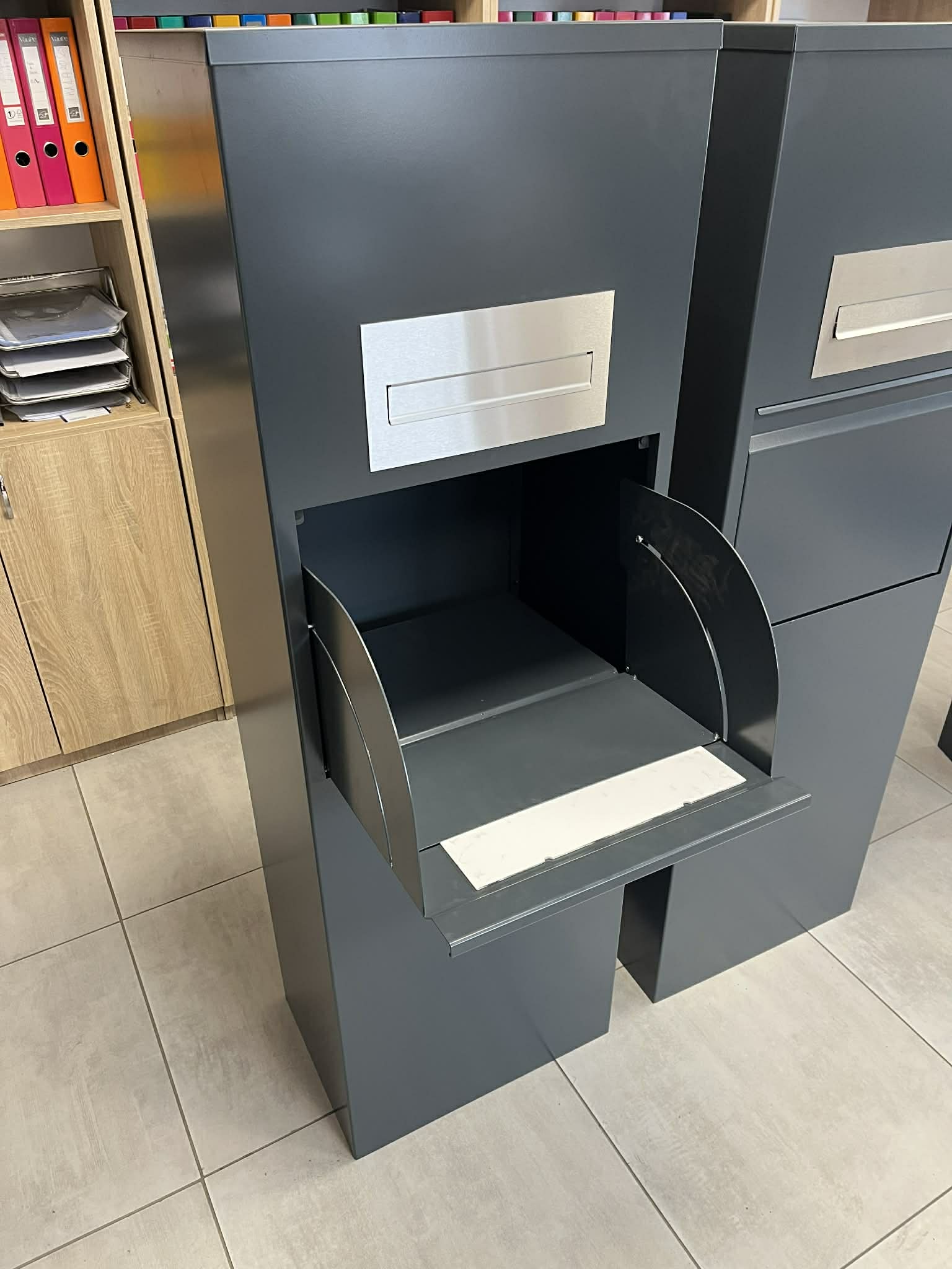 Słupek Paczkomat Multibox 155x50cm malowany