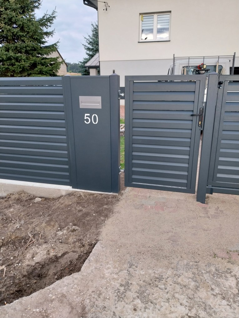 Brama skrzydłowa aluminiowa 150x400cm profil żaluzja